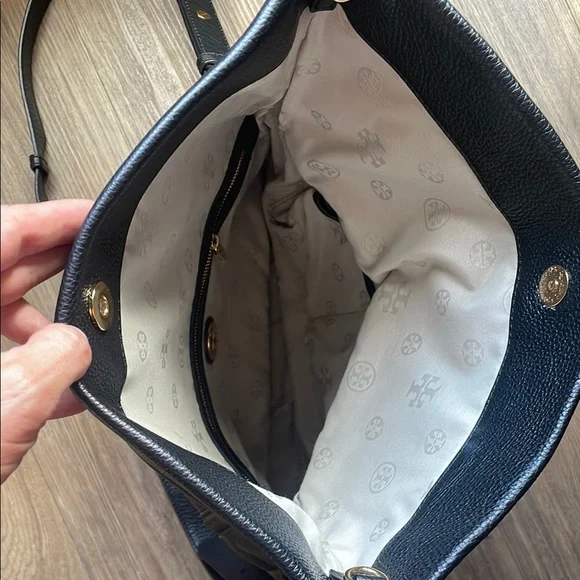 Tory Burch Amanda fold over crossbody bag - Picture 3 of 4